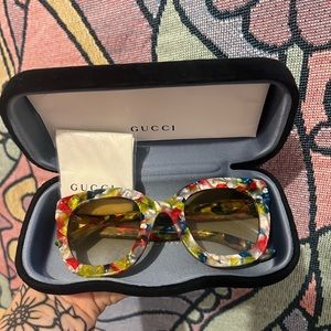 GUCCI Floral Print Frame
